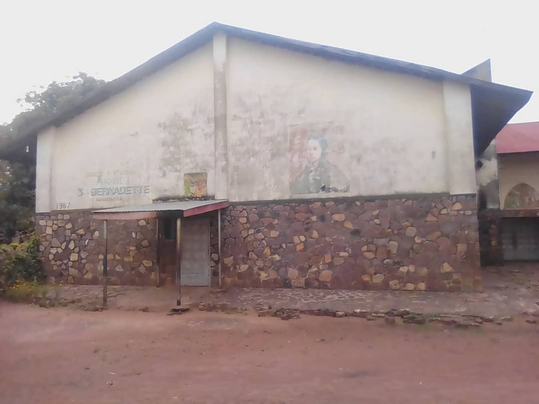 Nkolongo entrre e